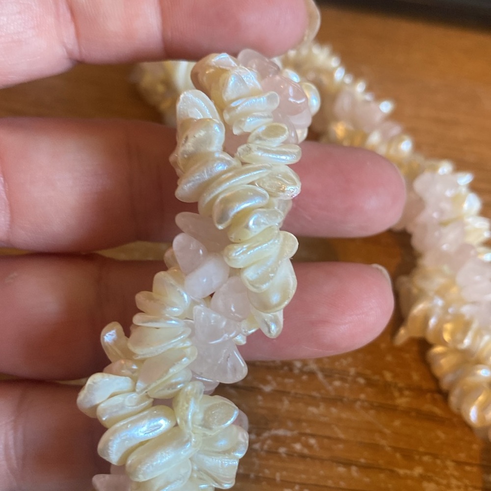 Gorgeous mother of Pearl and pink quartz necklace (JJ) - Picture 7 of 8